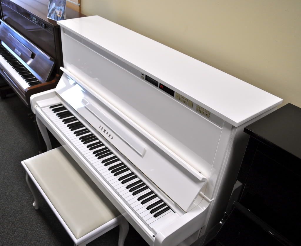 YAMAHA UPRIGHT PIANO WHITE POLISH (Disklavier player piano)